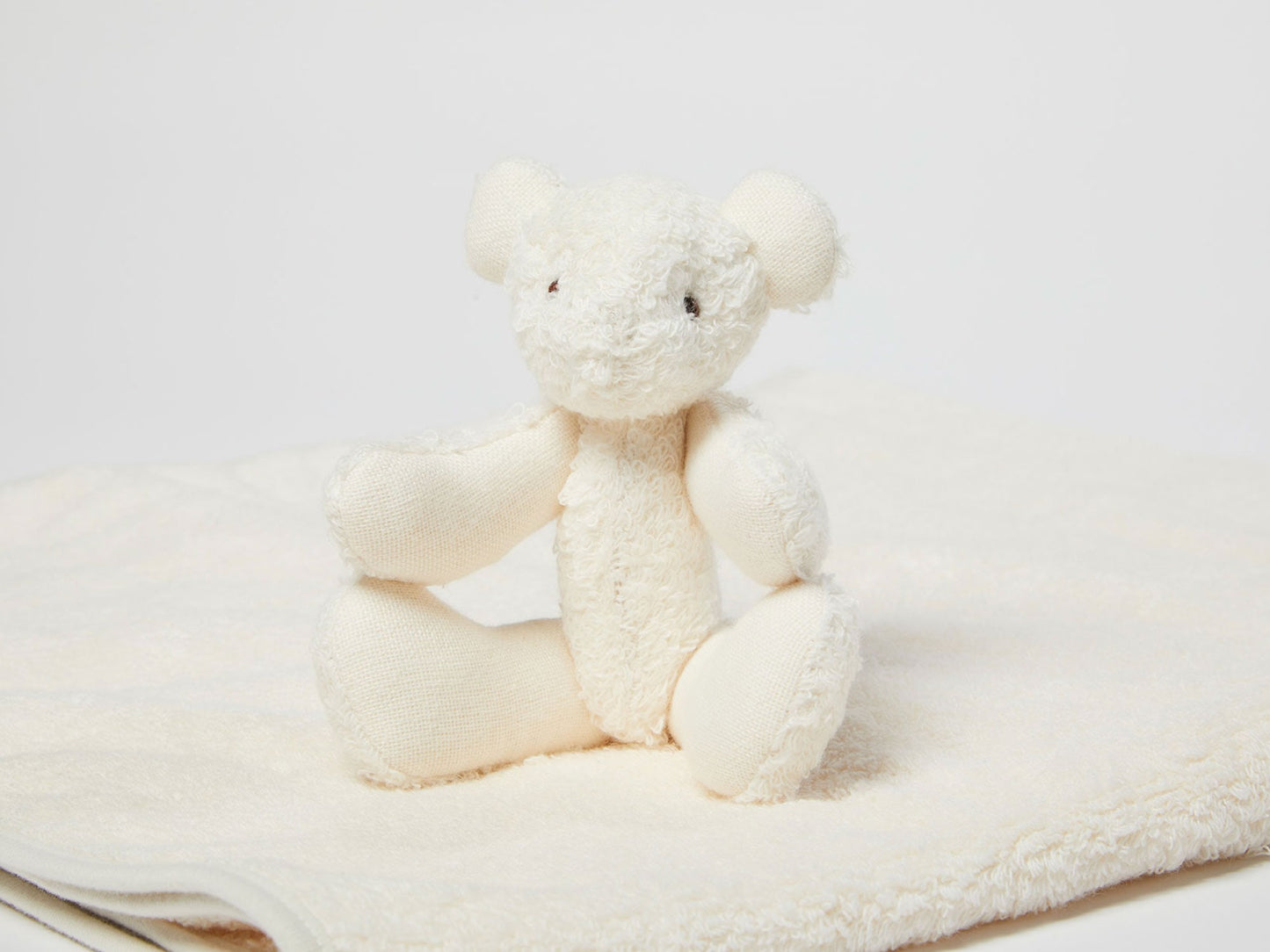 Fais moi calin！ un nounours（テディベア ヌヌース）